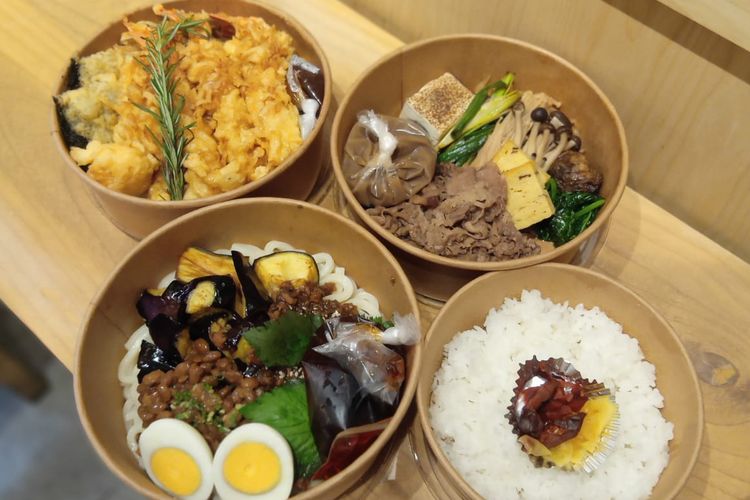 Sajian bento premium khas Jepang di gerai Hotaru Deli, Jakarta.