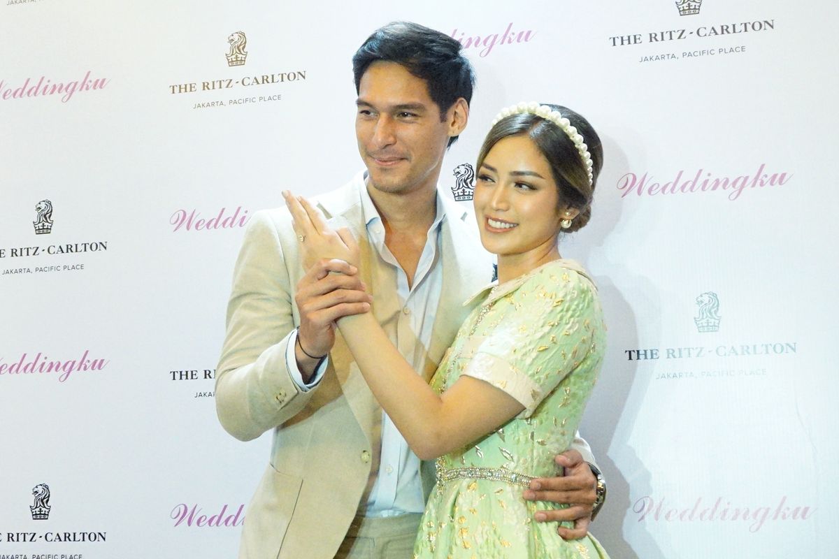 Artis peran yang juga pembawa acara Jessica Iskandar bersama tunangannya, artis peran Richard Kyle saat menggelar jumpa pers di The Ritz Carlton, SCBD, Jakarta Selatan, Sabtu (15/6/2019).