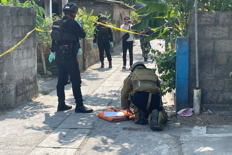 Benda Diduga Granat Manggis Tergeletak di Jalan Imogiri Bantul, Asal-usul Belum Diketahui