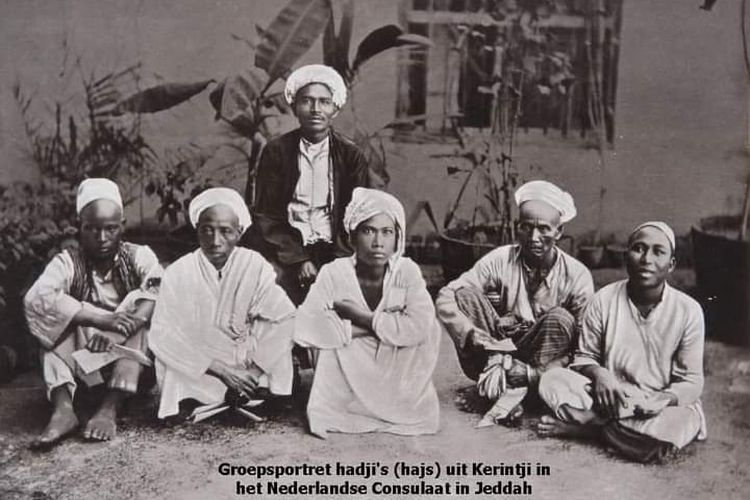 Para jamaah haji yang akan menunaikan ibadah haji ke Mekkah pada abad 19