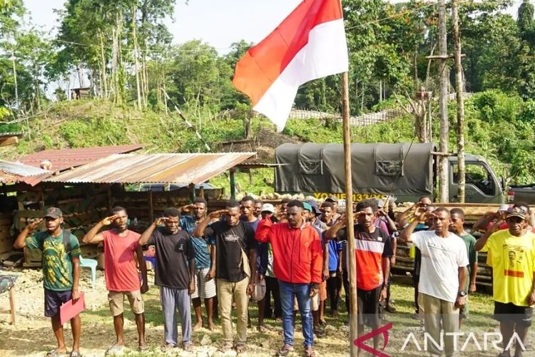 29 eks OM di Kabupaten Maybrat saat menyatakan diri kembali ke NKRI (ANTARA / Paulus Pulo)