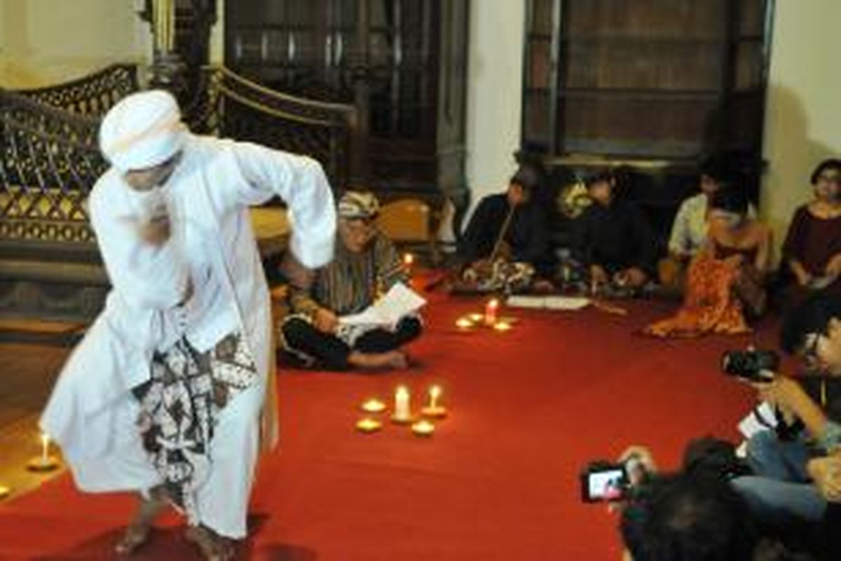 Pentas pembacaan dramatik mengenai kisah pengasingan Pangeran Diponegoro di Museum Sejarah Jakarta pada Selasa (6/3/2014)