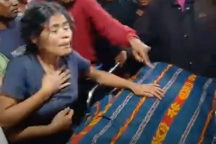 Cerita di Balik Aksi Warga Gotong Jenazah ke Mapolres Sumba Barat