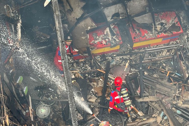 Karaoke Pesona 4 Bandungan Semarang Terbakar, Damkar Berjibaku di Tengah Asap Tebal