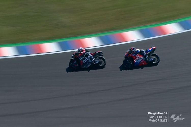 Duel Aleix Espargaro (Aprilia) dan Jorge Martin (Pramac) pada ajang MotoGP Argentina, Senin (4/4/2022) dini hari WIB.