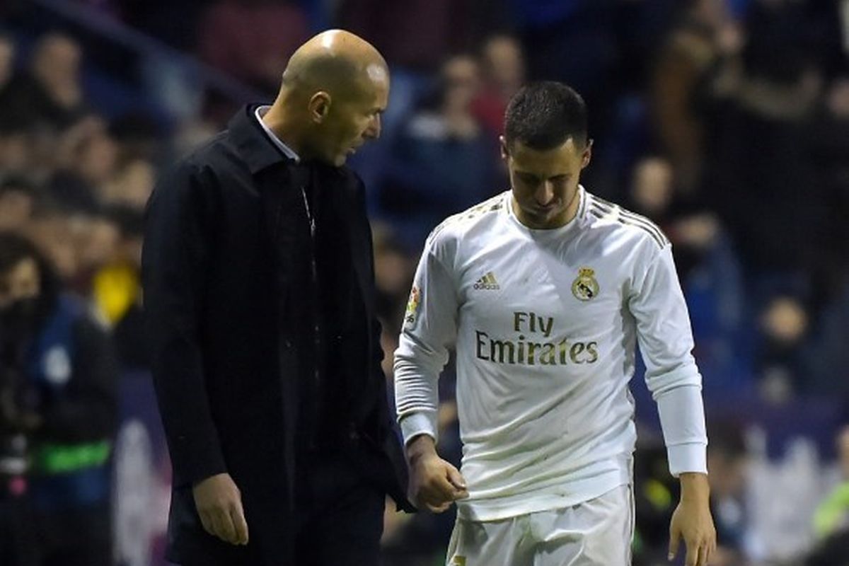 Zinedine Zidane dan Eden Hazard pada partai Levante vs Real Madrid.