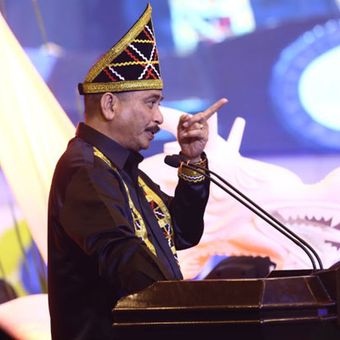 Menteri Pariwisata (Menpar) Arief Yahya bersama Gubernur Provinsi Riau Arsyadjuliandi Rachman meluncurkan Calendar of Event (CoE) 2018 Provinsi Riau di Balairung Soesilo Soedarman, Gedung Sapta Pesona, kantor Kementerian Pariwisata (Kemenpar), Senin (12/2/2018) malam.