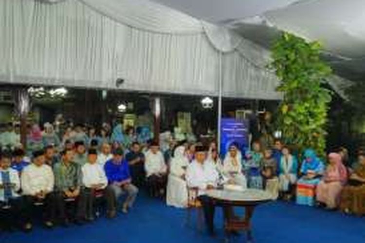 Ketua Umum Partai Demokrat Susilo Bambang Yudhoyono saat memberikan keterangan di kediamannya di Puri Cikeas, Bogor, Jawa Barat, Jumat (10/6/2016).