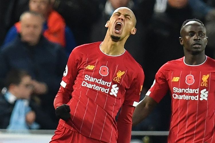 Fabinho (kiri) merayakan gol bersama Sadio Mane (kanan) pada laga Liverpool Vs Man City di Stadion Anfield dalam lanjutan pekan ke-12 Liga Inggris, Minggu, 10 November 2019.