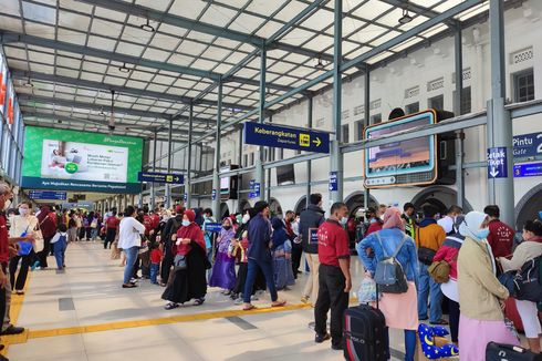 H-5 Lebaran, Tiket KA yang Berangkat dari Stasiun Pasar Senen Terjual 100 Persen Lebih