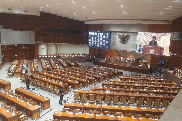 Suasana rapat paripurna DPR dengan agenda mendengarkan penyampaian pemerintah terhadap Kerangka Ekonomi Makro dan Pokok-pokok Kebijakan Fiskal (KEM dan PPKF) Rancangan Anggaran Pendapatan dan Belanja Negara (RAPBN) Tahun Anggaran 2023, Jumat (20/5/2022) pagi. 