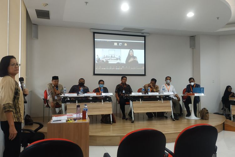 Suasana dialog publik seleksi calon anggota Komnas HAM periode 2022-2027 di Perpustakaan Nasional RI, Jakarta, Rabu (8/6/2022)