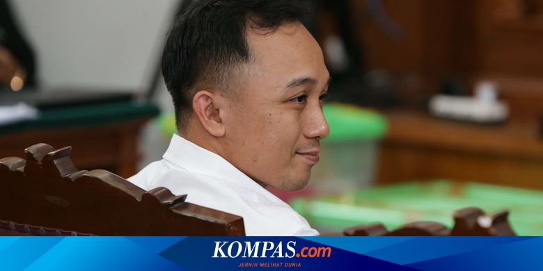 Hakim Cecar Ricky Rizal soal Putri Candrawathi Tak Semobil dengan Yosua Saat Pulang dari Magelang