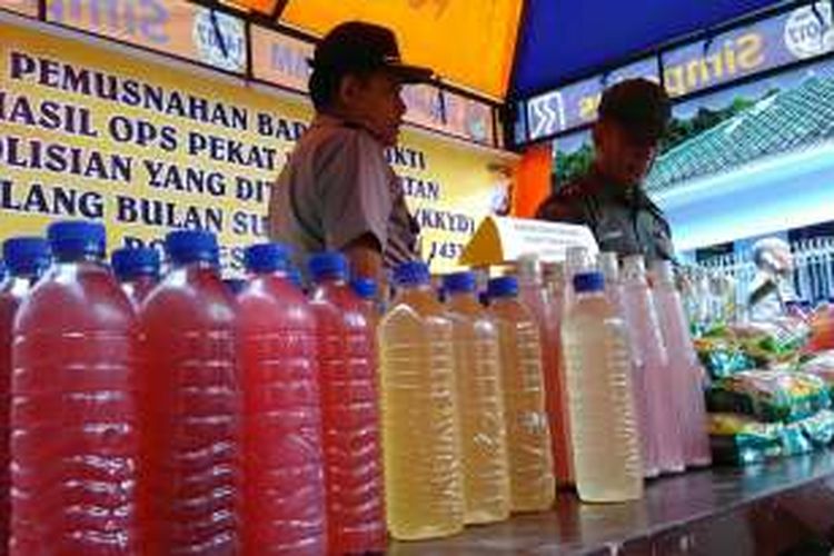 Barang bukti minuman keras hasil operasi penyakit masyarakat Polres Mataram