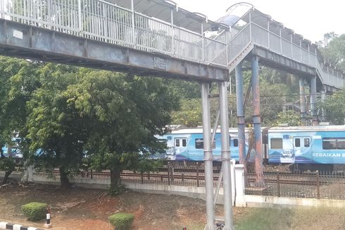 [BERITA FOTO] Kondisi Jembatan Halte Universitas Indonesia yang Memprihatinkan