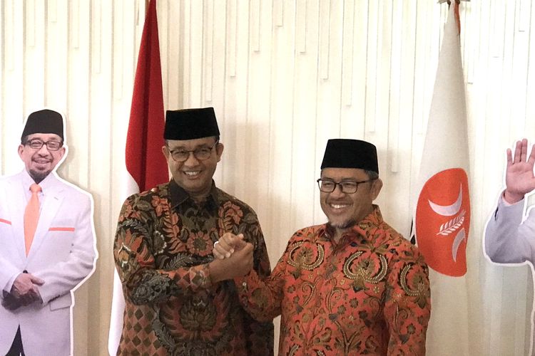 Anies Baswedan dan Wakil Ketua Majelis Syura PKS Ahmad Heryawan alias Aher saat ditemui di Kantor Dewan Pimpinan Pusat (DPP) PKS di Jalan TB Simatupang, Jakarta Selatan, Minggu (30/10/2022)