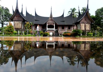 Mengenal Arsitektur Rumah Gadang, Rumah Adat Minangkabau
