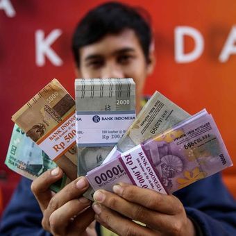 Ilustrasi penukaran uang baru jelang Lebaran 2024. Simak lokasi layanan penukaran uang rupiah baru di wilayah Serang, Banten selama periode Ramadhan 2024 dan Hari Raya Idul Fitri 1445 Hijriah.

