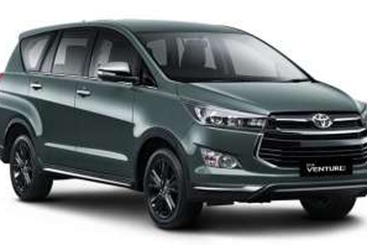 Toyota Kijang Innova Venturer warna Alumina Jade.