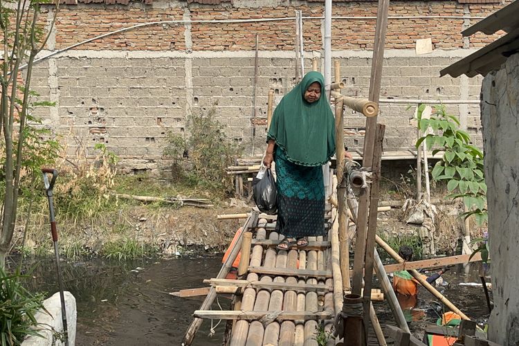 Warga Keluhkan Jembatan di Tegal Alur Jakbar Mangkrak 2 Tahun: Mau ke Pasar-Sekolah Muter Jauh