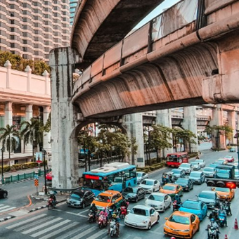 Ilustrasi lalu lintas di kota Bangkok, Thailand, Pemerintah Thailand Gratiskan Transportasi Umum untuk Kurangi Polusi Udara