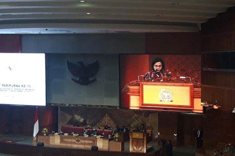 Menteri Keuangan Sri Mulyani Indrawati saat Rapat Paripurna DPR RI di Jakarta, Selasa (11/6/2019).