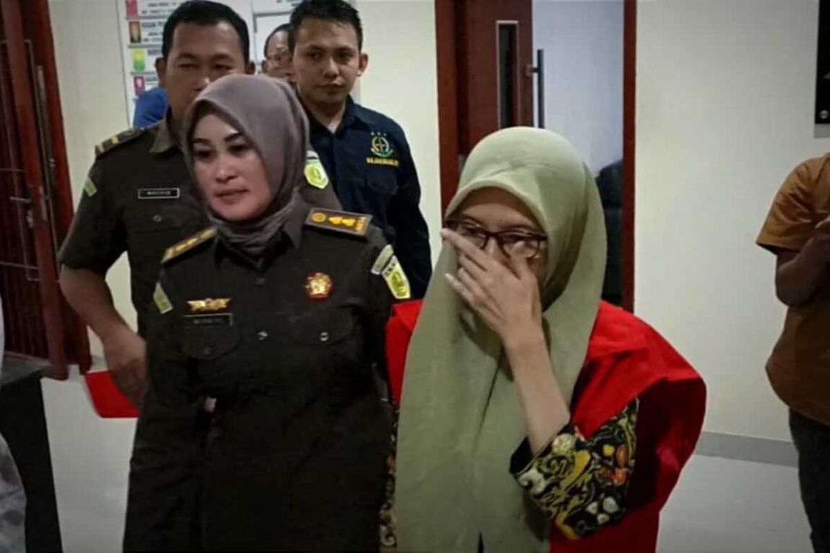 Seorang Kontraktor berinisial SH dan Administrator BPR Bojonegoro ditetapkan tersangka korupsi di PD BPR Bojonegoro sekaligus menjadi tahanan di Lapas Bojonegoro. Kamis (6/6/2024).