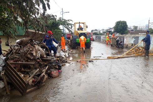 Banjir Surut, Warga Kampung Pulo Mulai Bersihkan Rumah Masing-masing