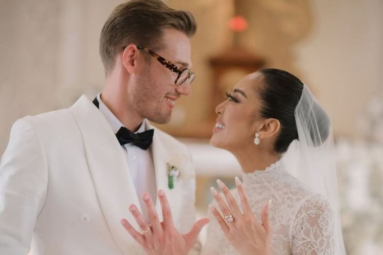 Pesona Model Cincin Terbaru Frank & co. Pilihan Maria Rahajeng.