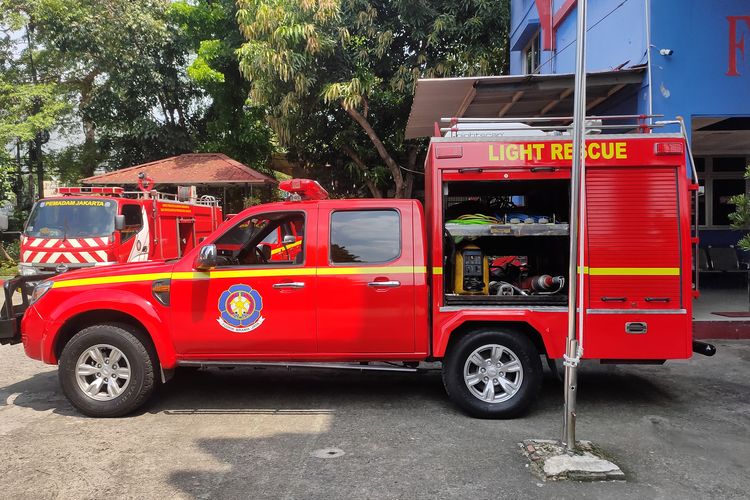 Mobil Dinas Pemadam Kebakaran Kecamatan jenis light rescue dengan unit Ford Ranger