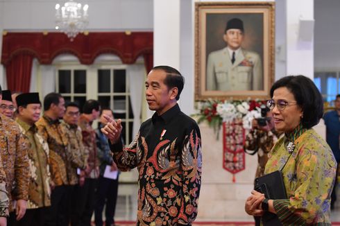 Dampingi Jokowi, Sri Mulyani Serahkan DIPA dan TKD APBN 2024 secara Digital