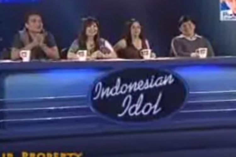 Juri Indonesian Idol season pertama, (dari kiri ke kanan) Indra Lesmana, Titi DJ, Muthia Kasim, Yovie Widianto. 