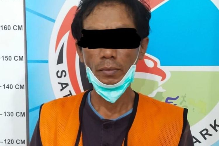 Seorang pengedar narkoba berinisial BS (50) di Jalan Patemon Kuburan, Surabaya, Jawa Timur, ditangkap karena mengedarkan narkotika dan menyimpan barang bukti berupa sabu seberat 8,55 gram.