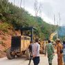 Tebing Longsor Tutup Jalan Lintas Riau-Sumbar di Rokan Hulu