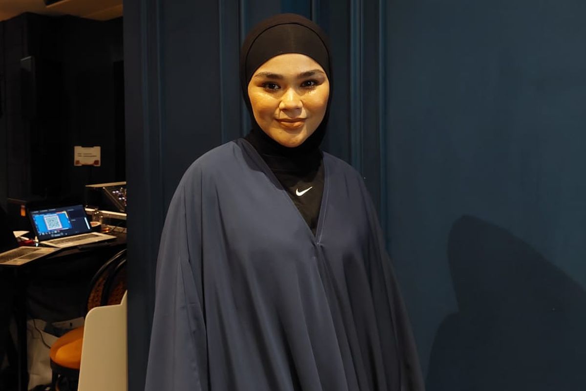 Penyanyi Sivia Azizah saat ditemui usai konferensi pers Shopee 3.3 Grand Fashion Sale di kawasan Kuningan, Jakarta Selatan, Kamis (29/2/2024).