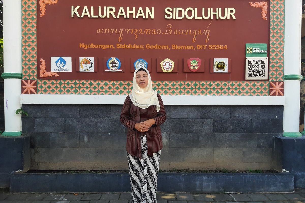 Yustina Wardani saat berada di Kantor Kalurahan Sidoluhur, Kapanewon Godean, Kabupaten Sleman.
