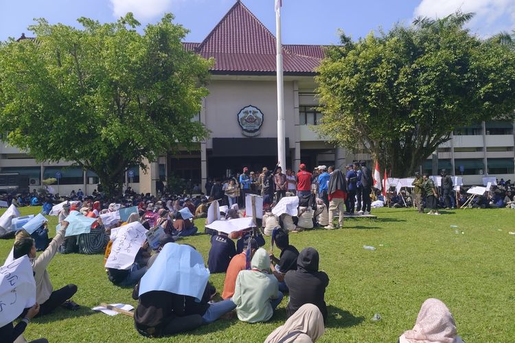 Khawatir Kehilangan Kerja, Relawan MBG di Bangkalan Minta Program Diteruskan
