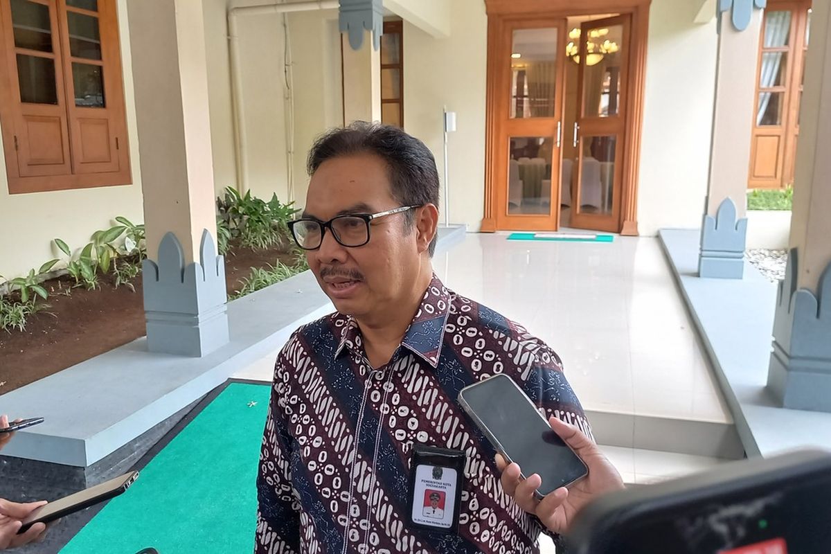 Wali Kota Yogyakarta Hasto Wardoyo setelah bertemundengan Gubernur DIY Sri Sultan HB X, Jumat (10/4/2025)