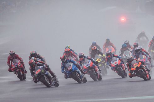 MotoGP Mandalika: Kekecewaan Marquez, Pawang Hujan di Tengah Event Dunia, dan Trofi dari Jokowi