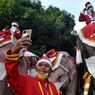 Perayaan Natal Thailand, Gajah Santa Sebarkan Pesan tentang Covid-19