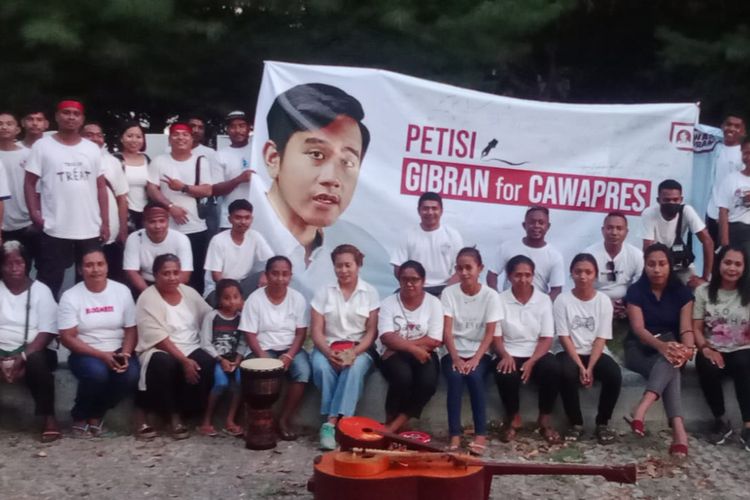 Foto: Anak muda di Kabupaten Sikka, Nusa Tenggara Timur (NTT) mendeklarasikan dukungan kepada Gibran Rakabuming Raka menjadi calon wakil presiden (cawapres) pada Pemilu 2024.