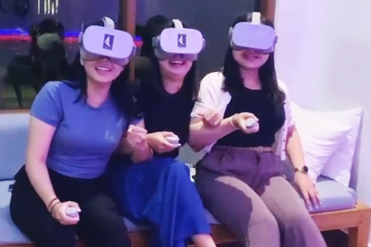 Pengalaman menikmati virtual reality di Tahoma Cafe, Bali.