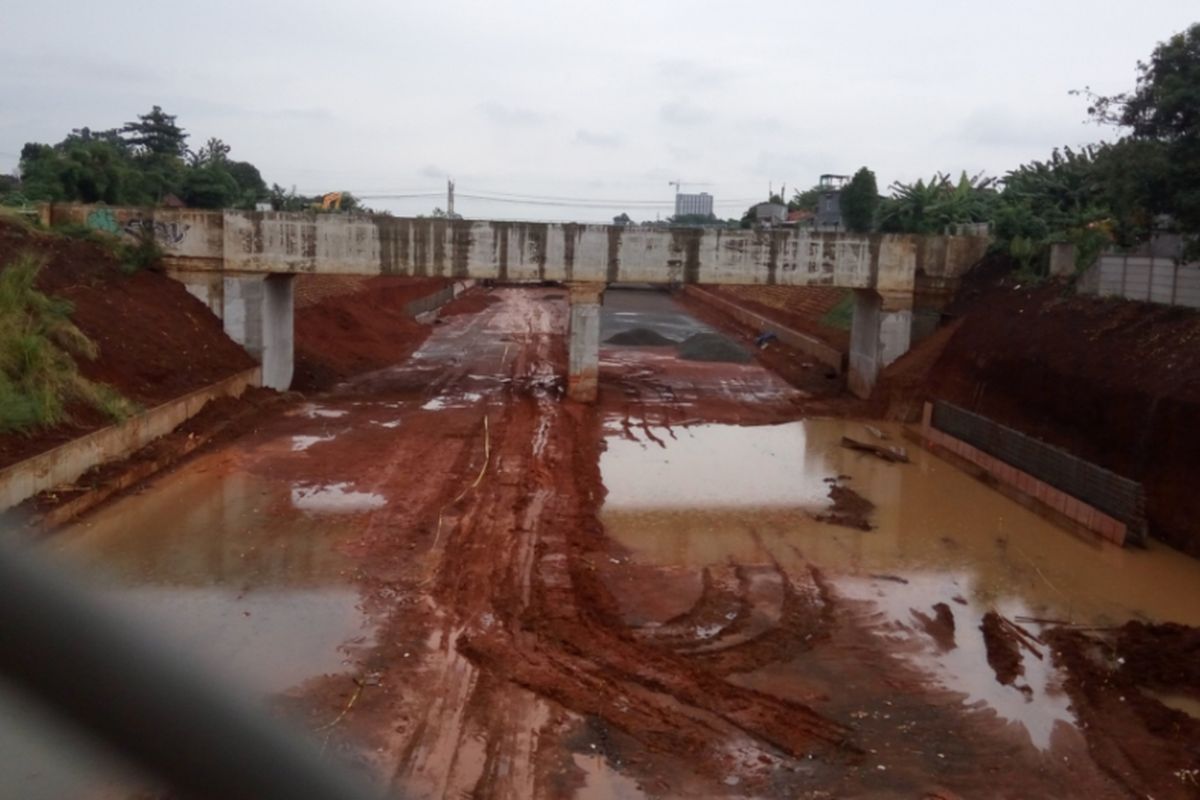 Proyek pembangunan jalan tol Cinere-Jagorawi (Cijago) yang tengah berlangsung di Depok.