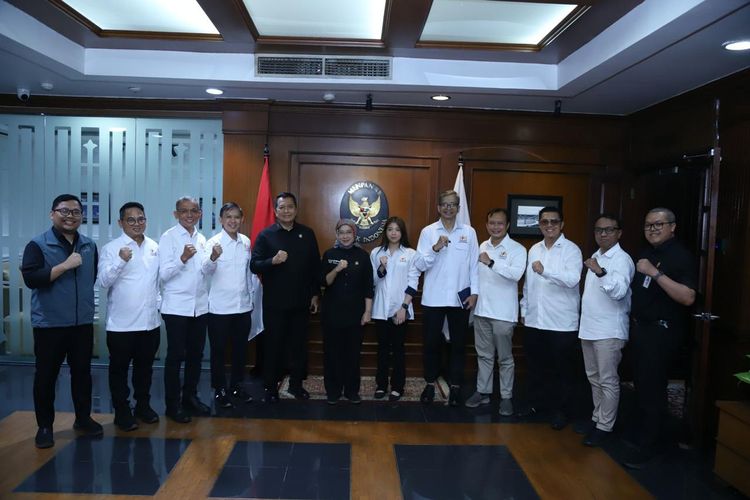 Menteri Pendayagunaan Aparatur Negara dan Reformasi Birokrasi (Menpan RB) Rini Widyantini dalam pertemuan dengan jajaran pengurus Kamar Dagang dan Industri (Kadin) Indonesia, di Jakarta, Selasa (25/2/2025).
