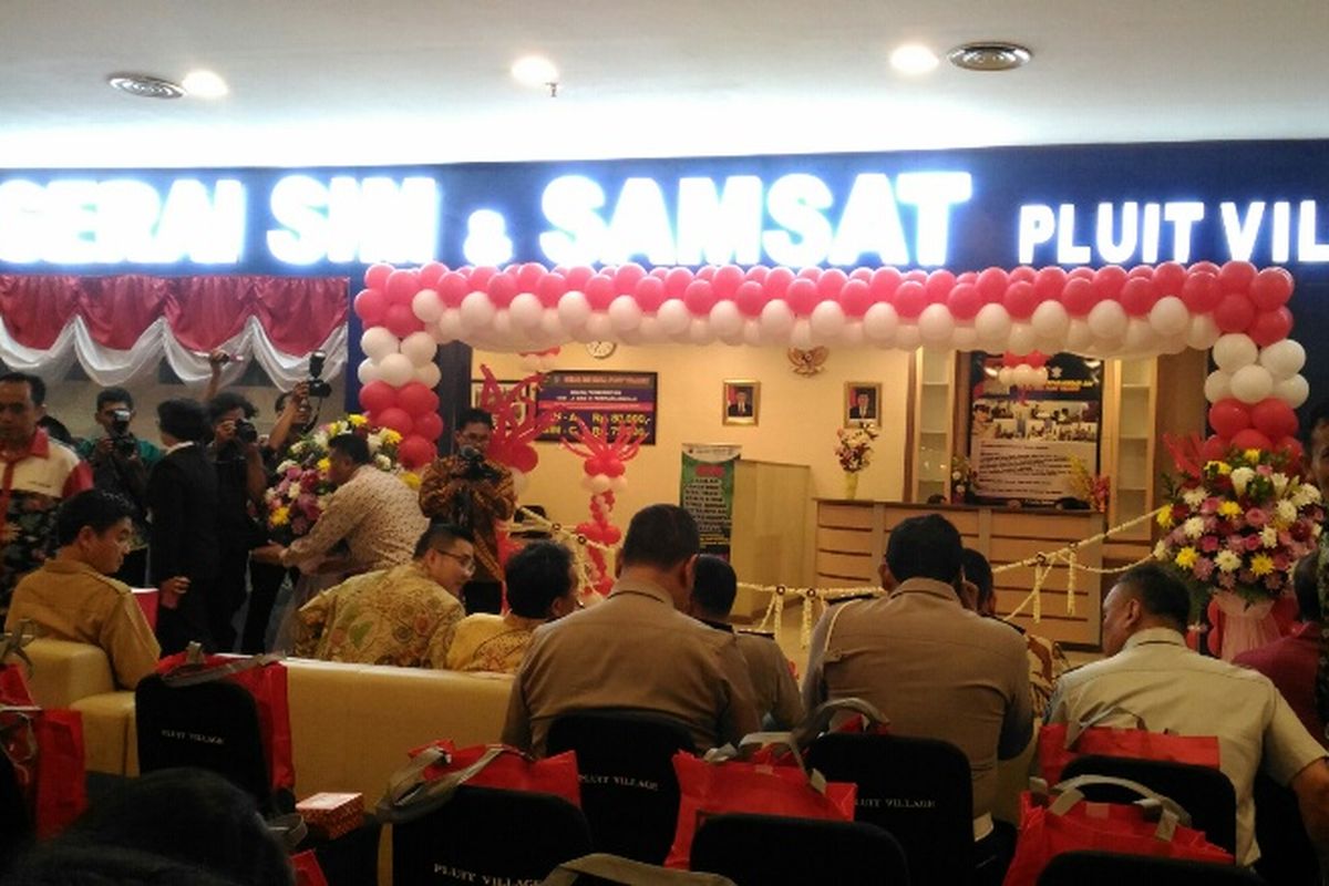 Penampakan Gerai SIM dan Samsat Pluit Village, Jakarta Utara, Selasa (15/8/2017).