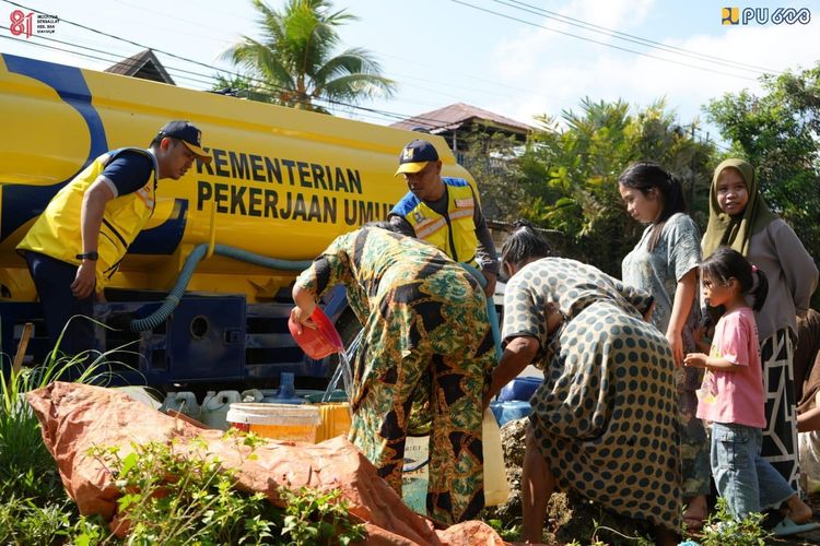 Respons Cepat Kekeringan di Botteng Utara, Kementerian PU Salurkan 12.000 Liter Air Bersih