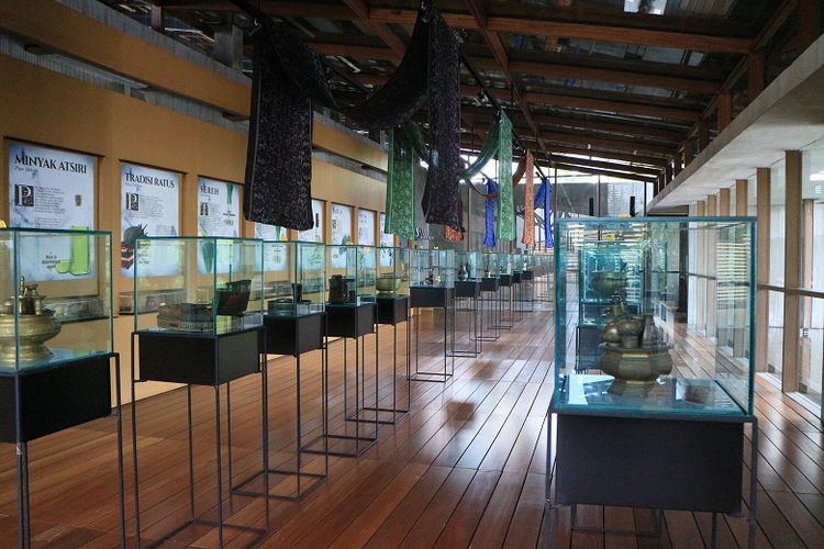 Beauty Heritage Museum menyimpan peralatan kecantikan kuno berada di omah herborist, Secret Garden Village