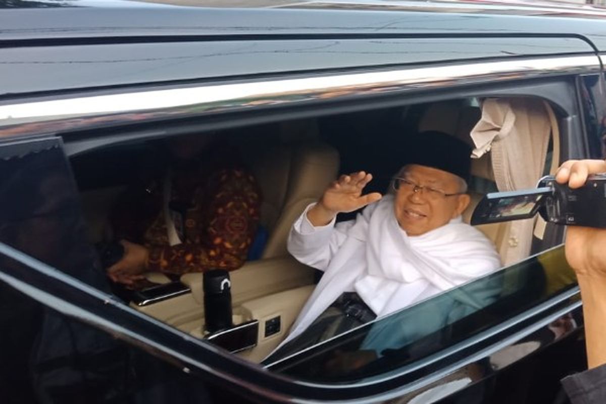 Bakal calon wakil presiden Maruf Amin siap berangkat menuju Istana Negara bersama keluarga dari kediamannya di Jalan Lorong 27, Koja, Jakarta Utara pada Jumat (10/8/2018).