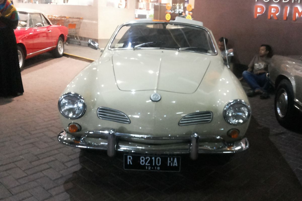 Volkswagen Karmann Ghia, salah satu mobil klasik yang keberadaannya tergolong langka di Indonesia.