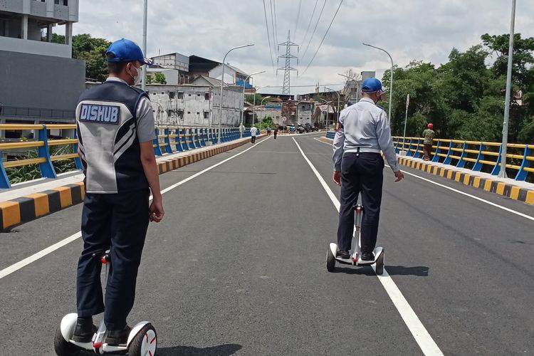 Wali Kota Malang Sutiaji meresmikan Jembatan Tunggulmas di Kota Malang, Jawa Timur pada Kamis (24/2/2022). 